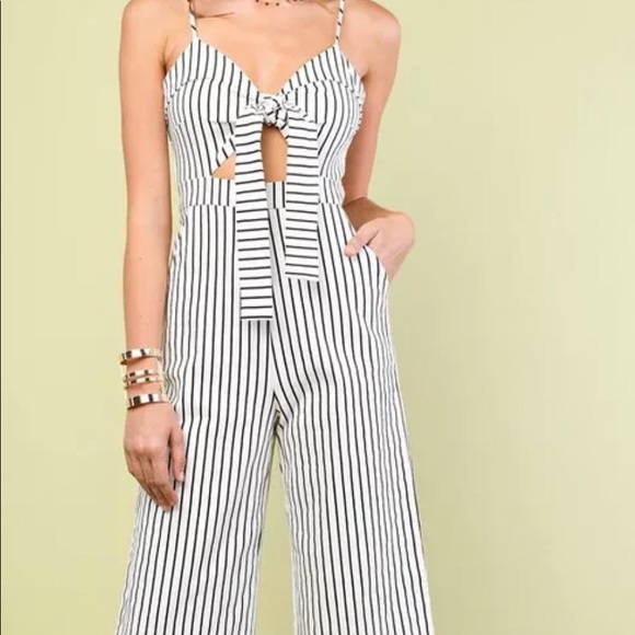 Women  Sexy Sleeveless V-Neck  Romper Jumpsuit - Picture 3 of 7